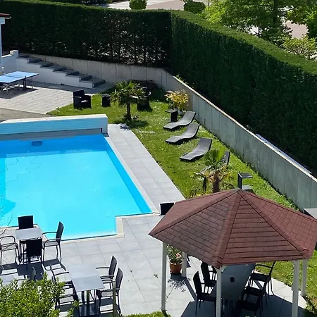 Andante Apartment Rust